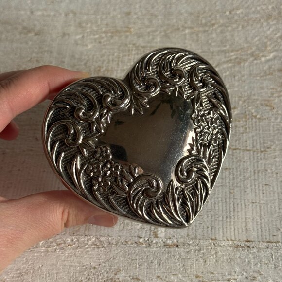 Vintage Clear Glass Heart Shaped Trinket Dish with Silver Plated Lid - Picture 3 of 9